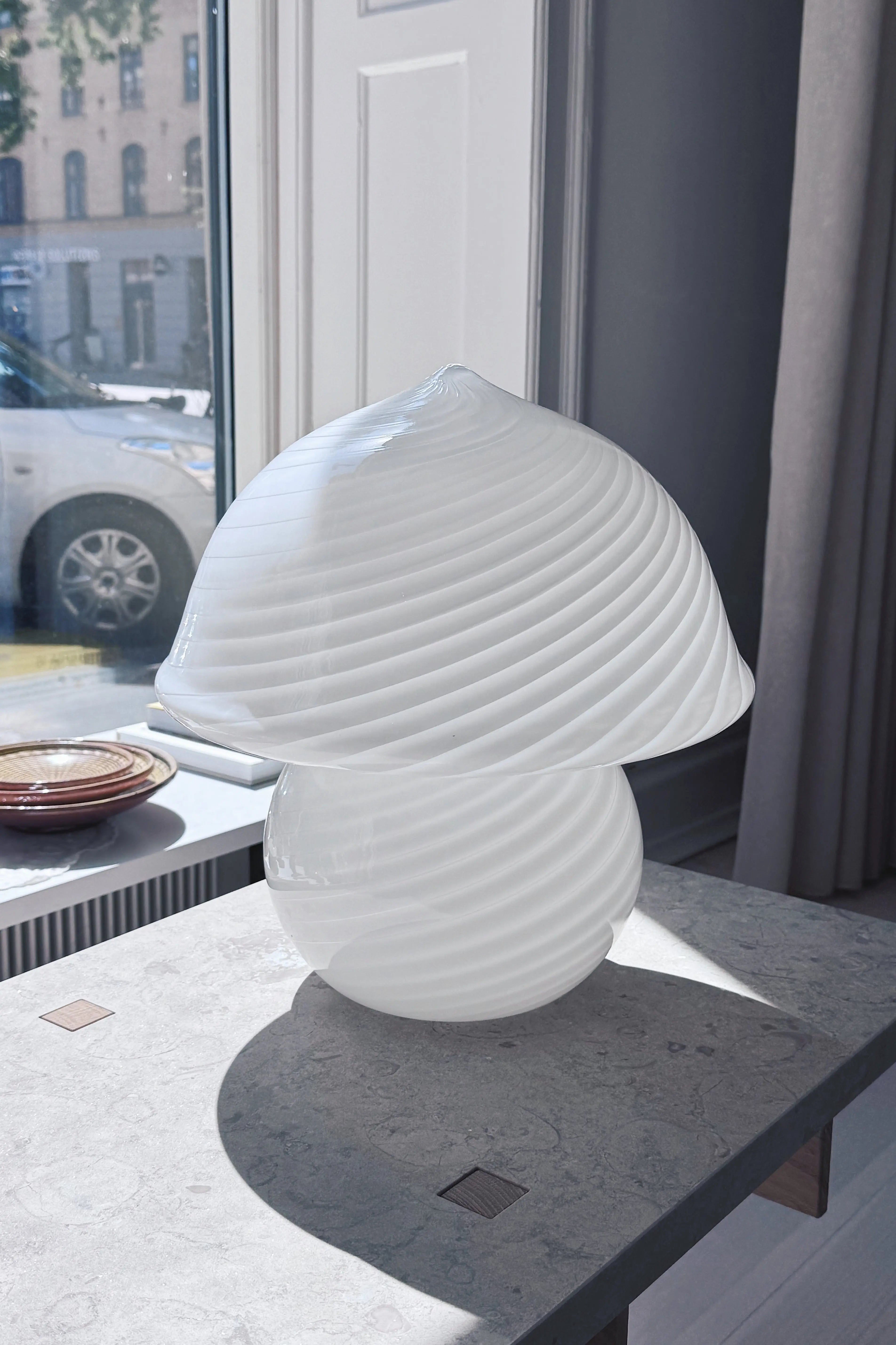 Vintage Murano Vetri Swirl Mushroom bordlampe | Hvid, H38 cm Studio Hafnia