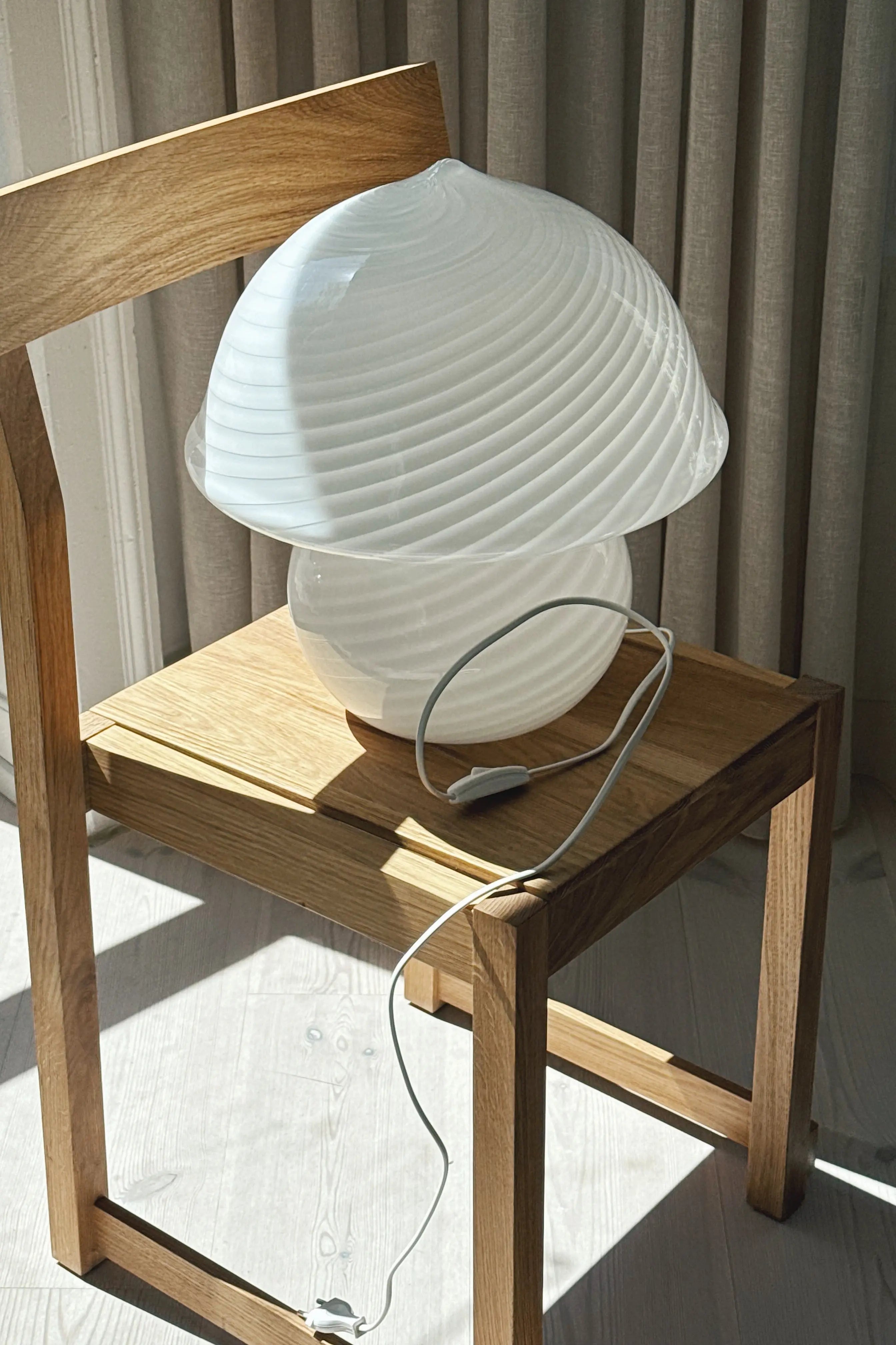 Vintage Murano Vetri Swirl Mushroom bordlampe | Hvid, H38 cm Studio Hafnia
