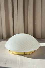 Vintage Murano plafond i opalhvidt glas med striber Ø30 cm Studio Hafnia