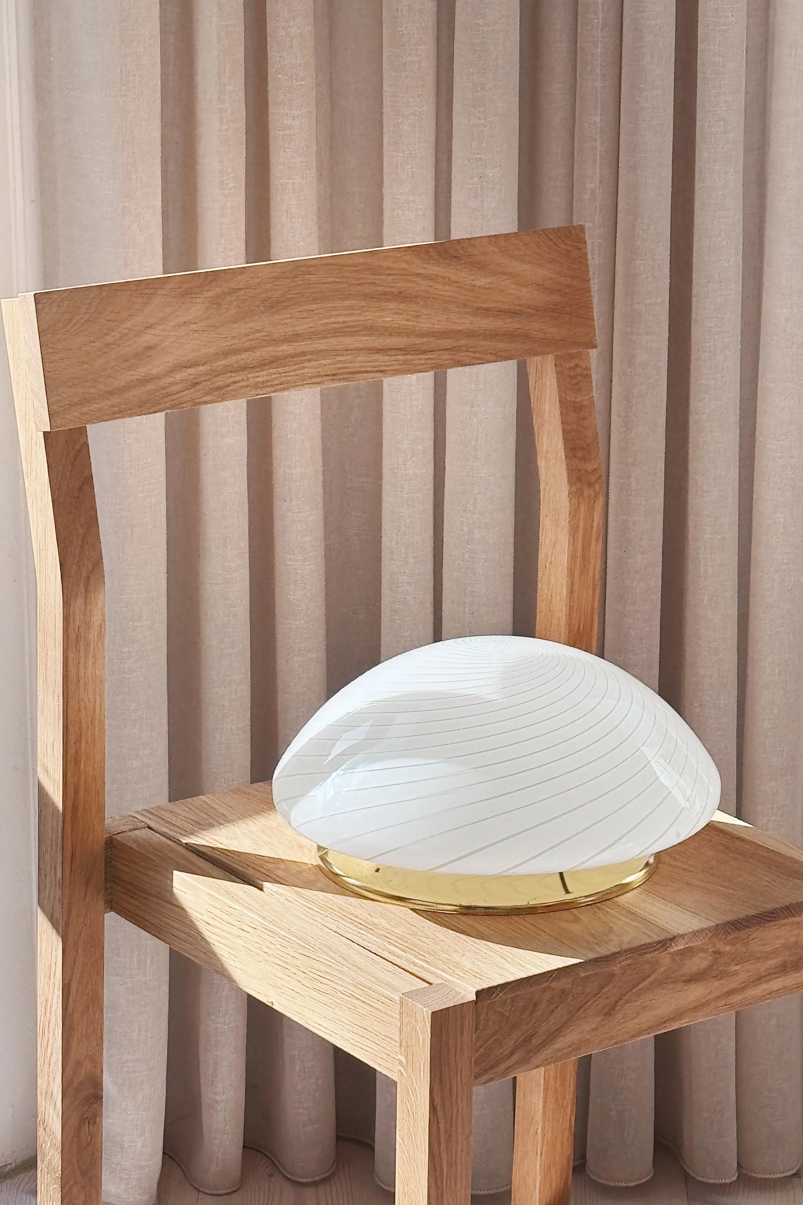 Vintage Murano plafond i opalhvidt glas med striber Ø30 cm Studio Hafnia