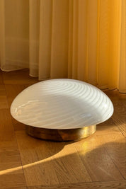 Vintage Murano plafond loftslampe/væglampe | Hvid swirl glas med messing base, 30 cm Studio Hafnia