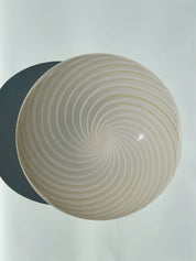 Vintage Murano plafondlampe | Hvid & lysegul swirlglas, Ø35 cm Studio Hafnia
