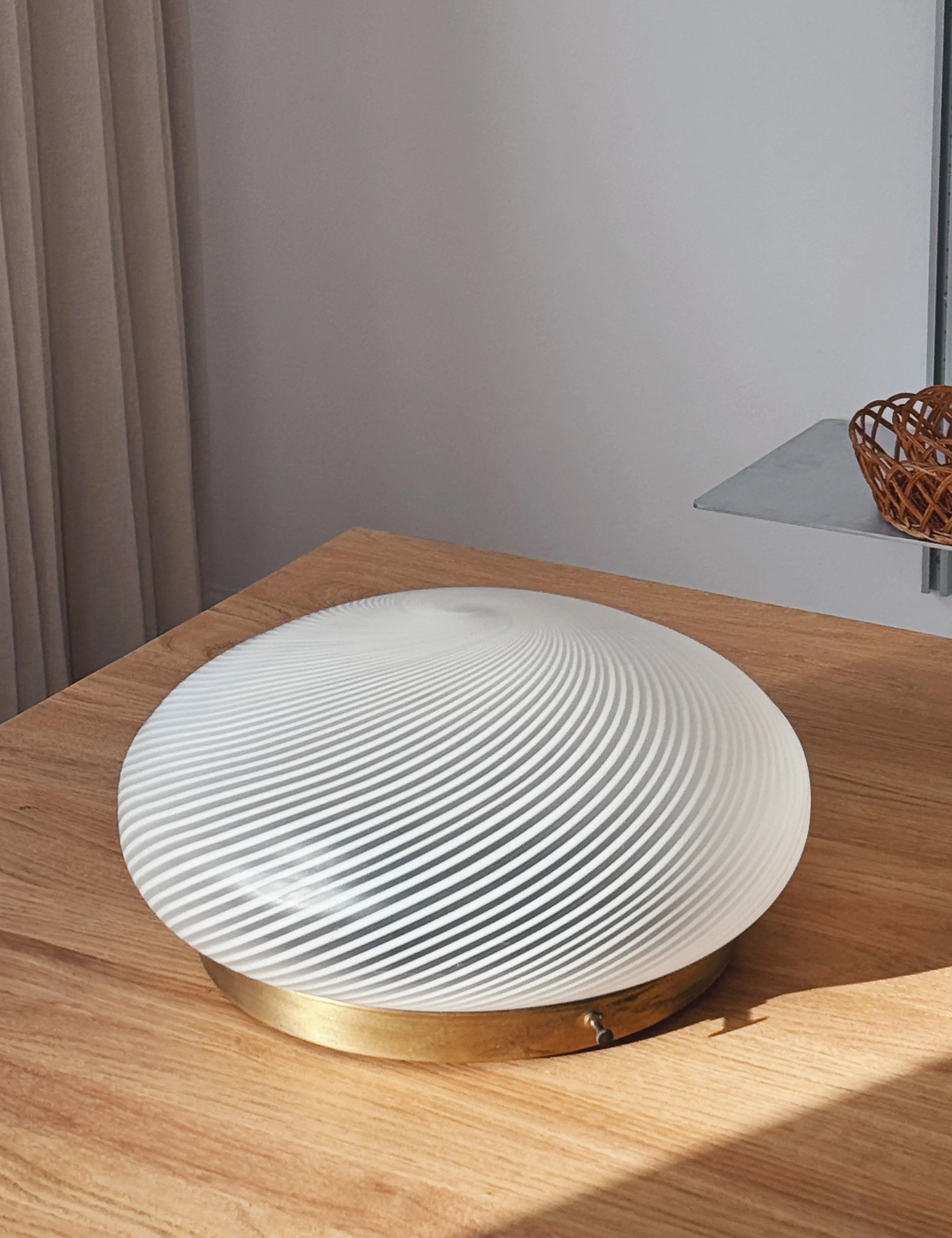 Vintage Murano plafondlampe i hvidt satin-swirl-glas | Loft- og væglampe Ø30 cm Studio Hafnia