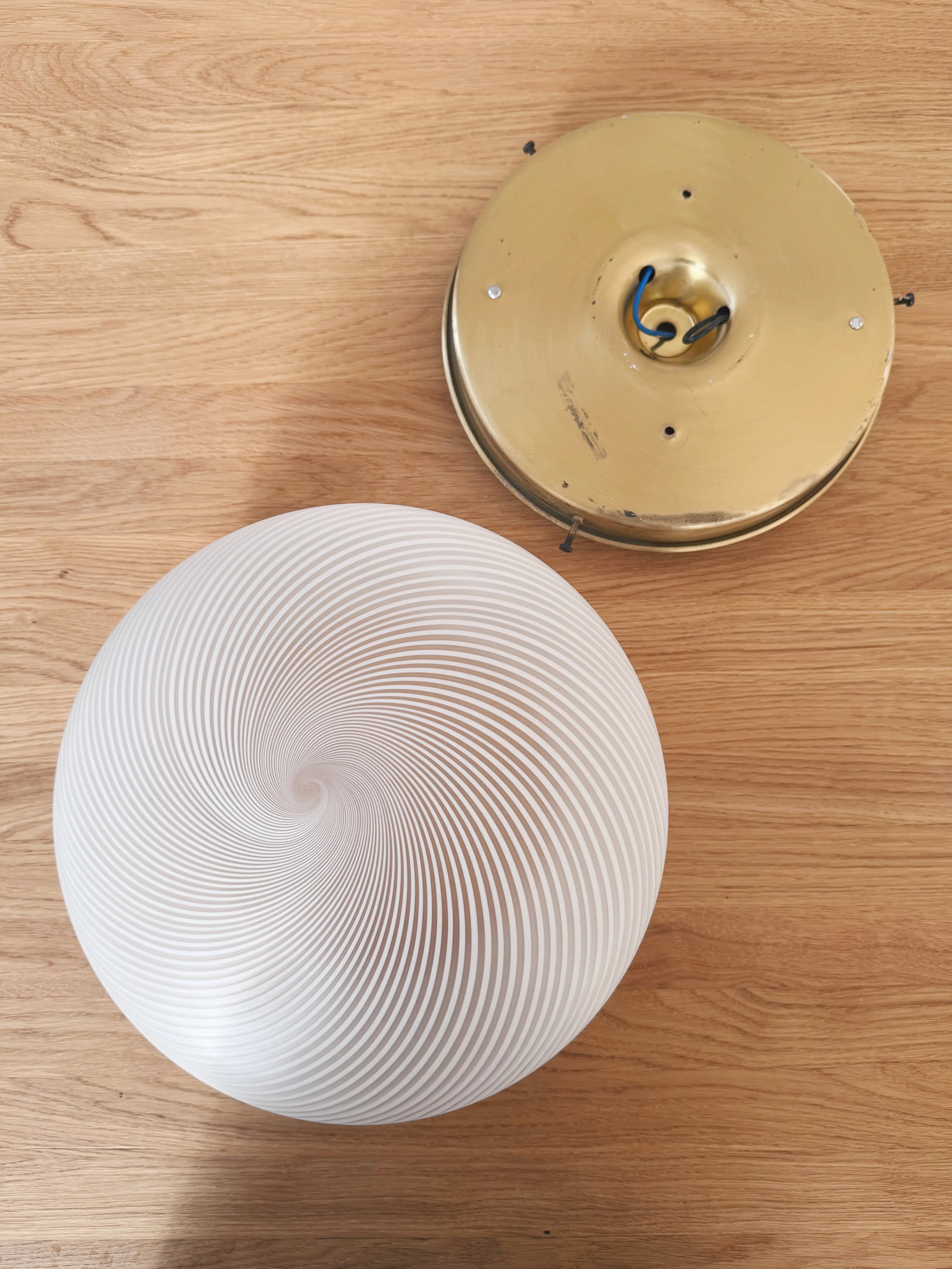 Vintage Murano plafondlampe i hvidt satin-swirl-glas | Loft- og væglampe Ø30 cm Studio Hafnia