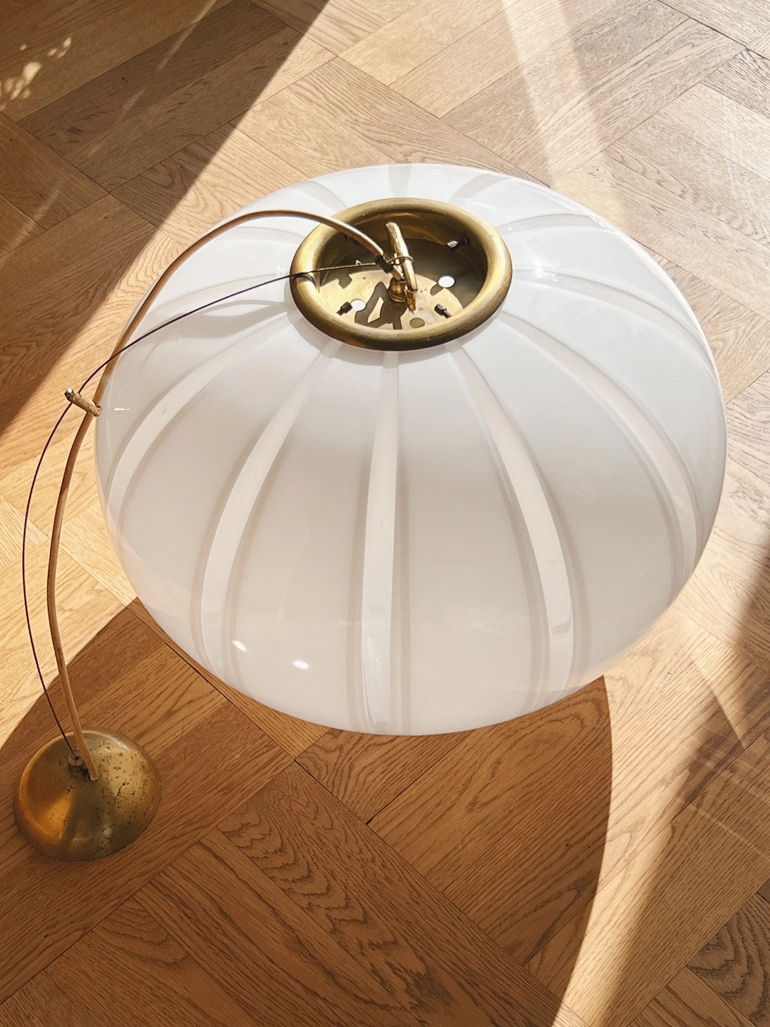 Vintage murano swirl pendel loftslampe | Hvid med messing, Ø43 cm Murano
