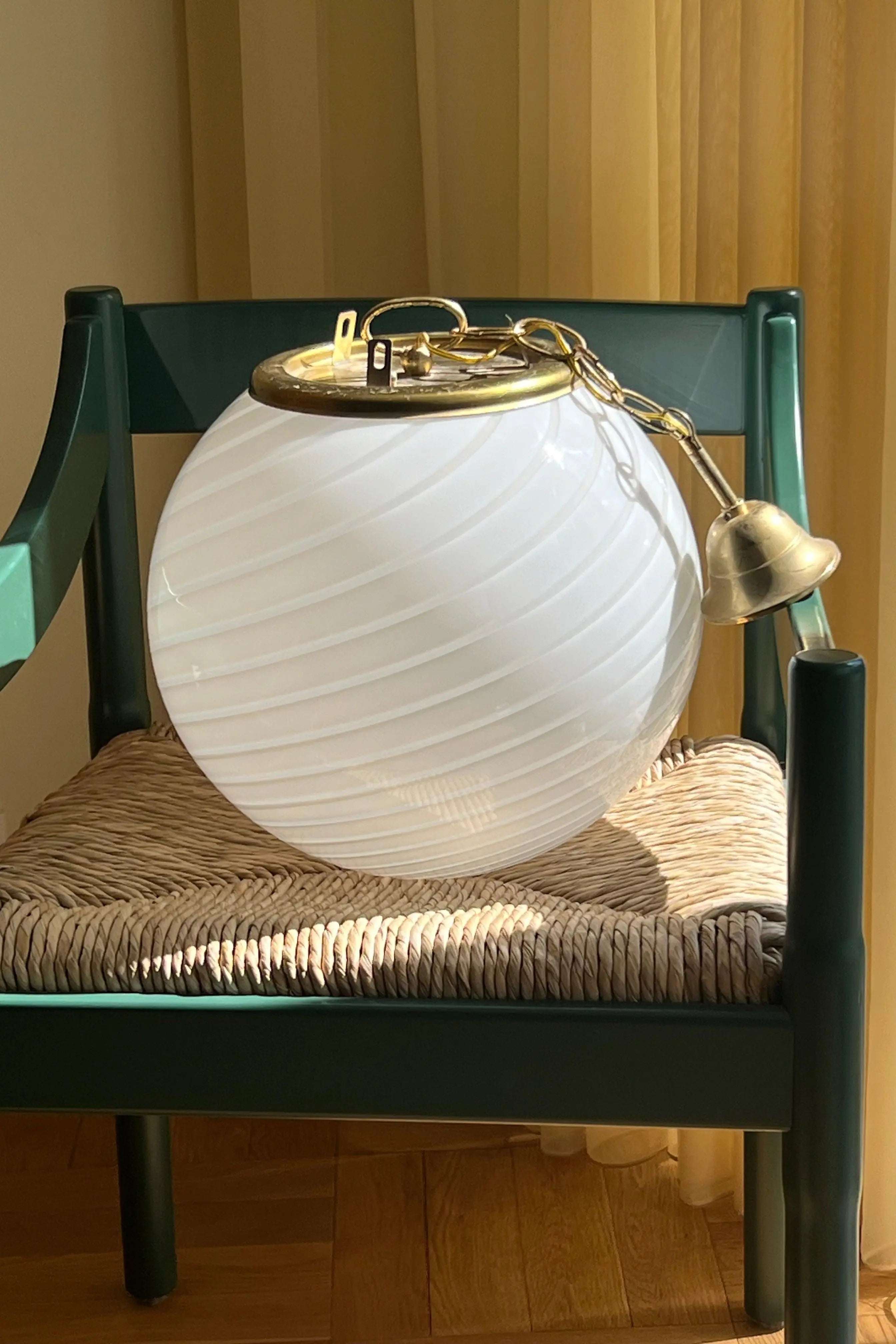 Vintage murano swirl pendel loftslampe | Hvid med messing, Ø34 cm Studio Hafnia