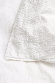 Close-up of the crinkled seersucker weave in white cotton, Studio Hafnia