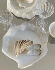Musling middagstallerken/fad af Christina Iversen Studio i creme, keramik Christina Iversen Studio