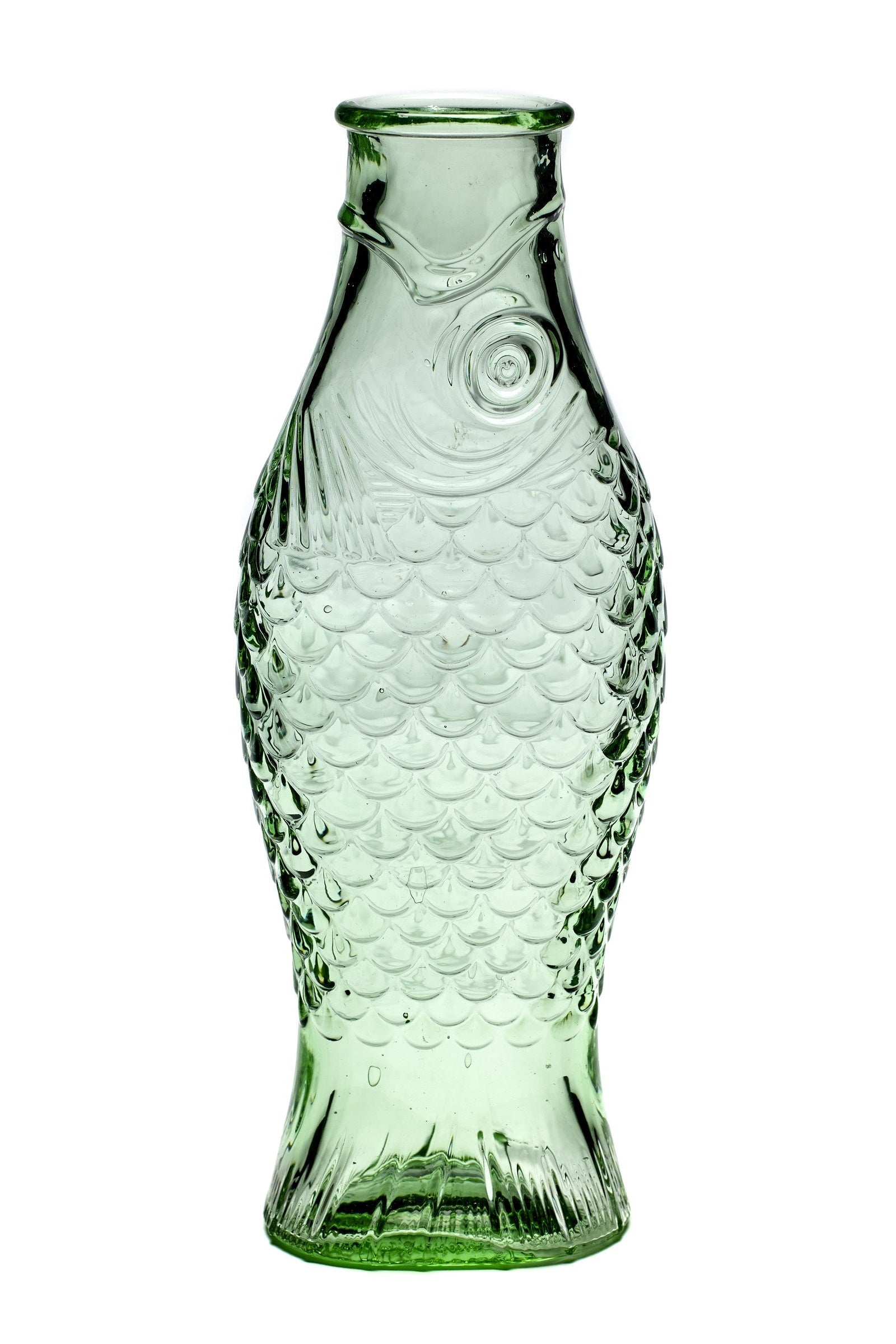 Grøn Fish & Fish glaskaraffel fra Serax i fiskeformet pressglas med skælmønster, designet af Paola Navone