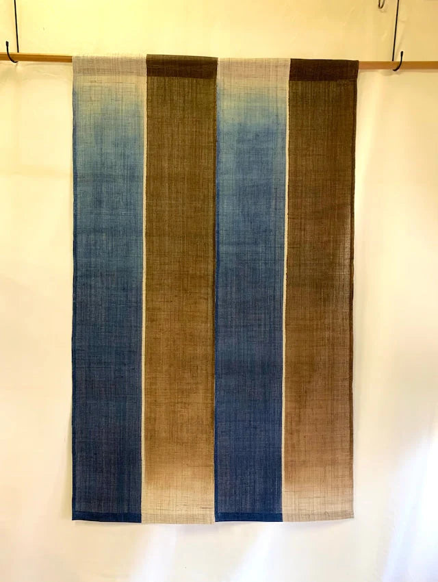 Japansk vægtæppe i hamp | Stribet blå og brun | 150 × 88 cm STUDIO HAFNIA
