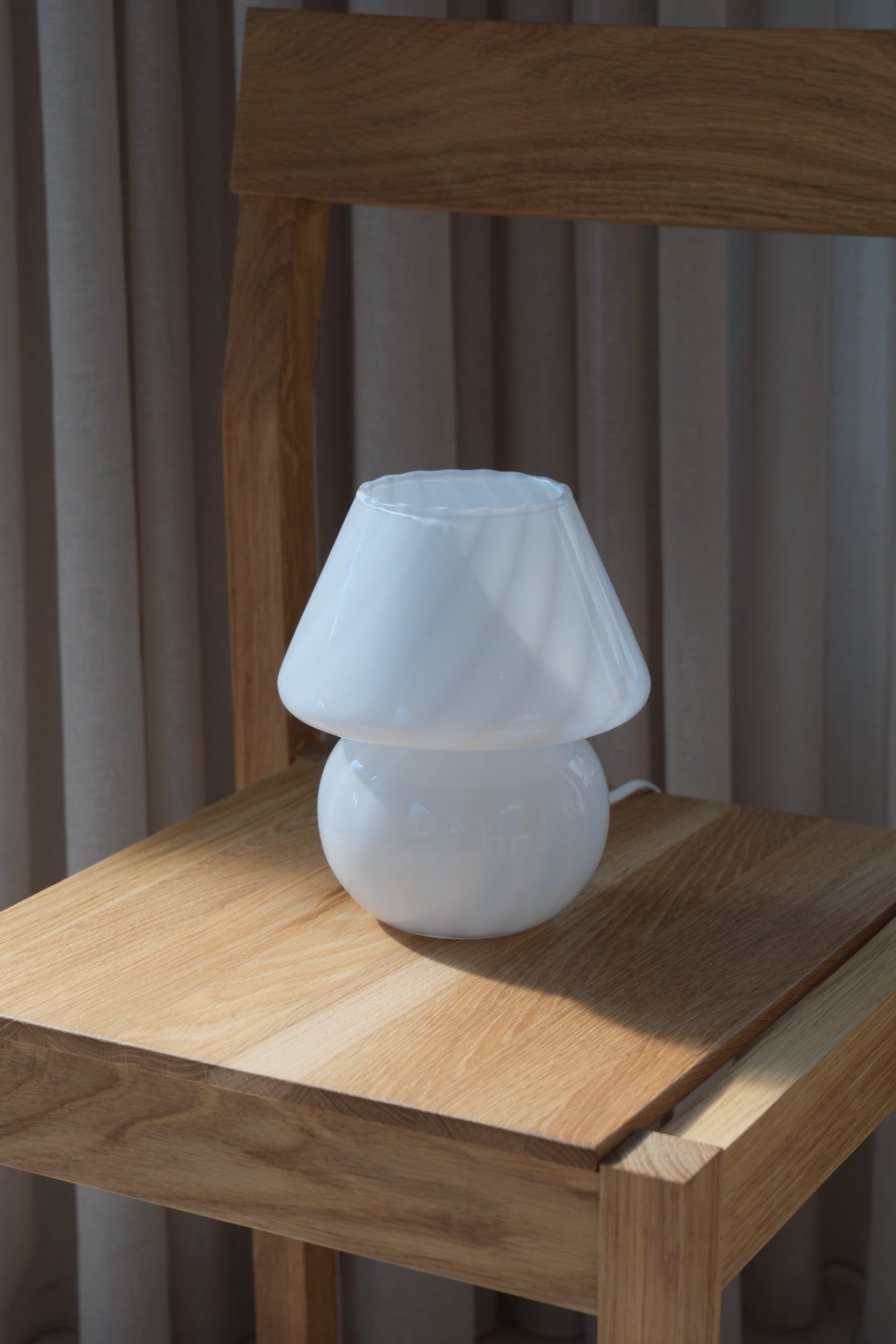 Small vintage Murano mushroom table lamp in white swirl glass, H19 cm