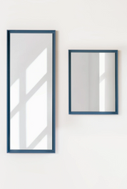 Stillark Relief Mirror vægspejl i Misty Blue med ramme i malet asketræ, Studio Hafnia