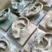 Jacob Laoru | Square Eye (Left): Firkantet øre i glaseret stentøjsler i CopperGreen til væggen Studio Hafnia