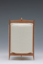 Daisaku Chou Andon Triangle lille japansk rispapir bordlampe fra Asano, B20 x H30 cm, Studio Hafnia