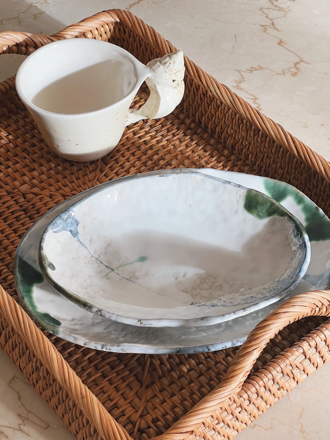 Ovalt fad/tallerken fra Japan med grønt og blåt mønster | To størrelser Studio Hafnia