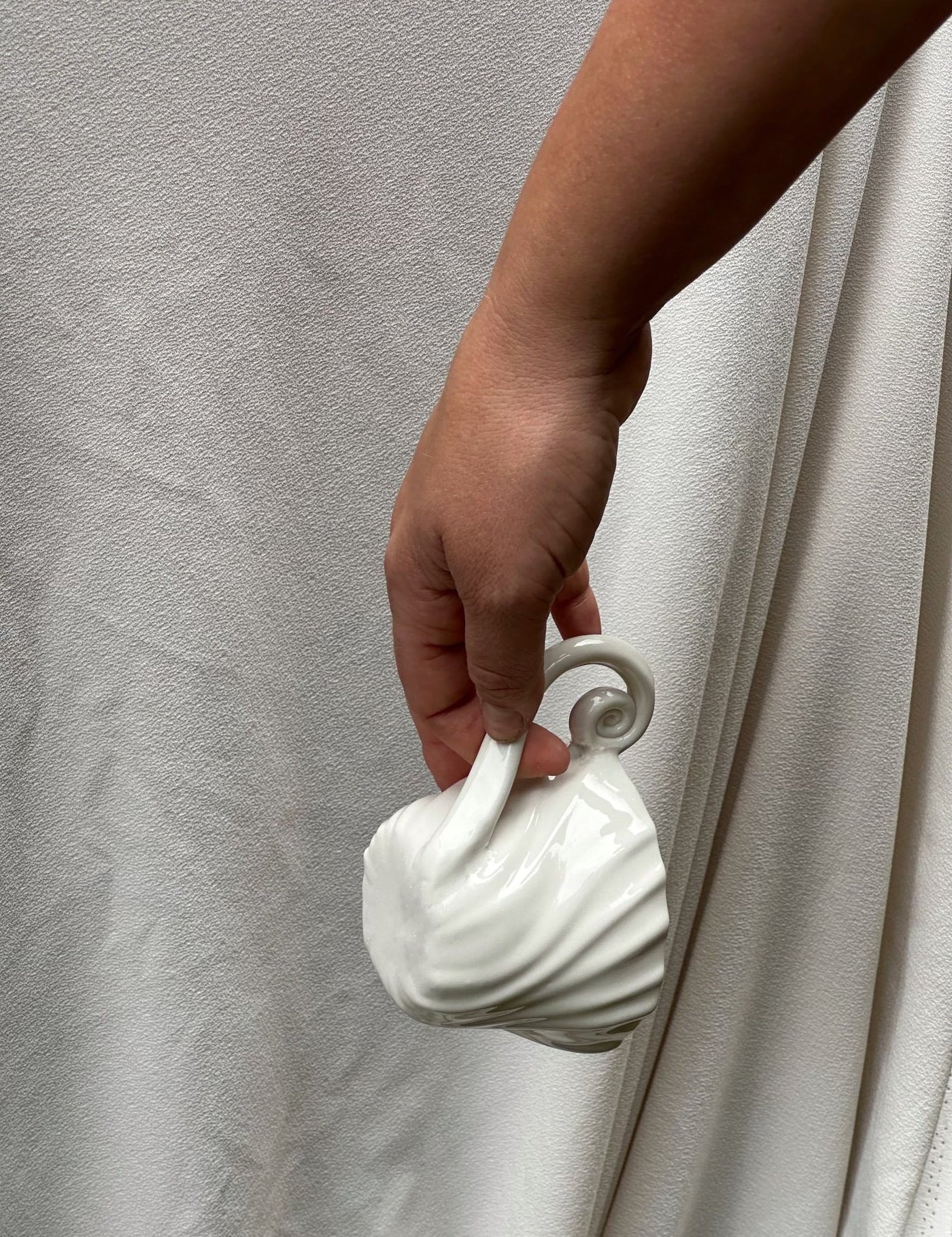 Tidevandskop med hank af Atelier Marée | Hvid Porcelæn Atelier Marée