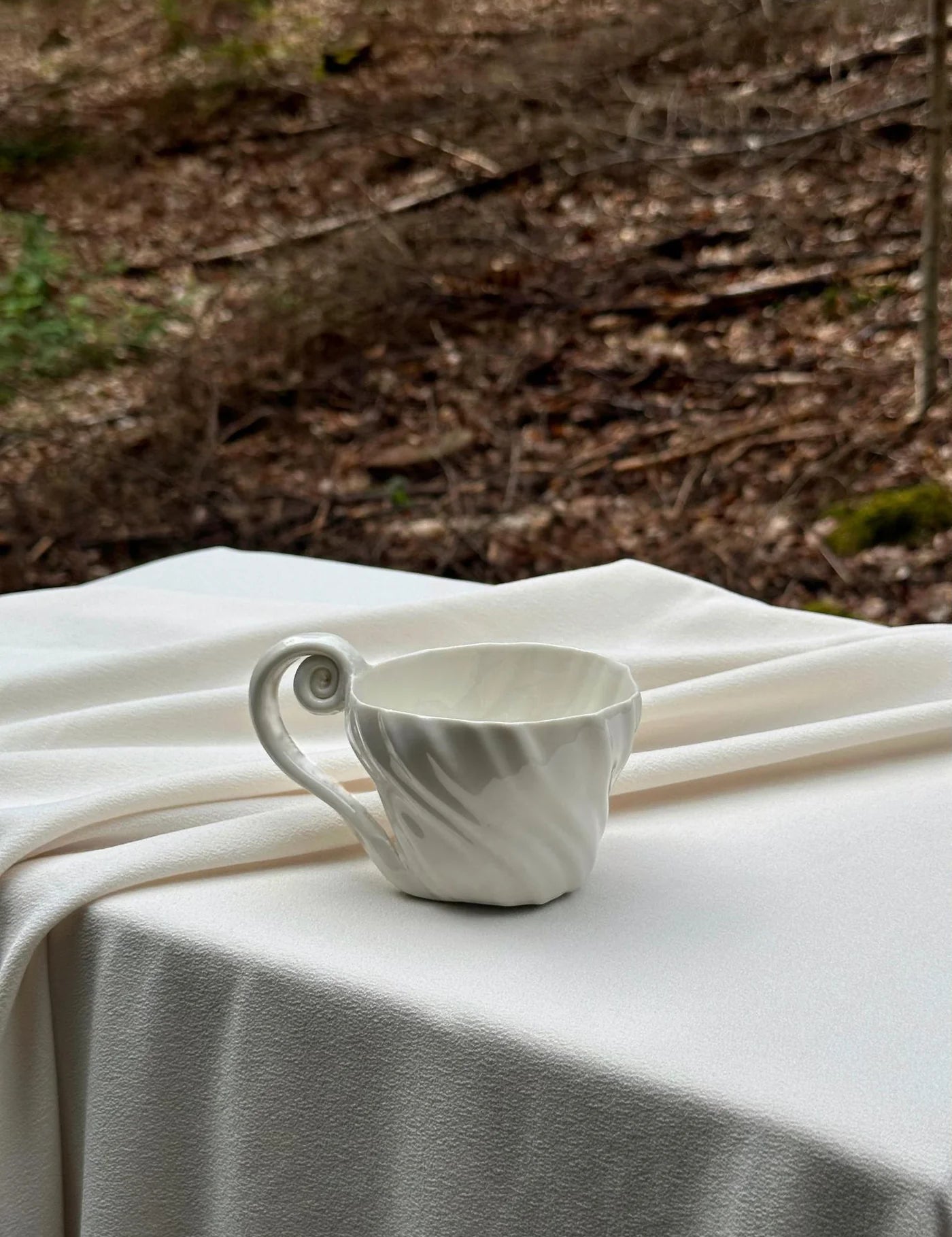 Tidevandskop med hank af Atelier Marée | Hvid Porcelæn Atelier Marée