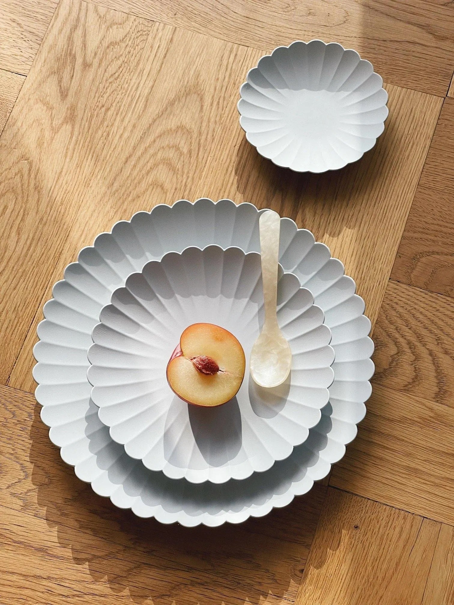 ty-palace-plate-1616-arita-japan-flower-shaped-grey-porcelain.jpg