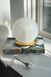Hvid Murano globe bordlampe med ny hvid ledning, afbryder og EU-stik