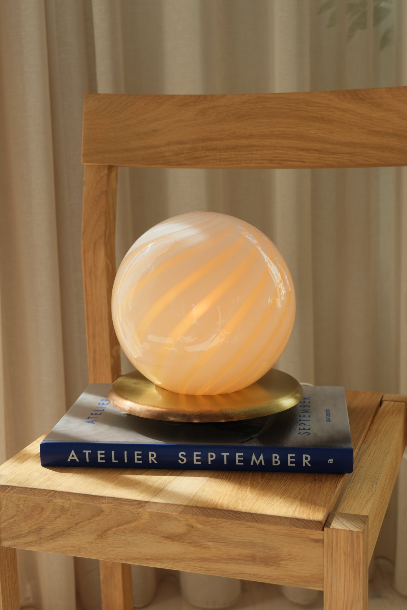 Mouth-blown Murano sphere in opal white glass with light yellow swirl stripes, vintage table lamp