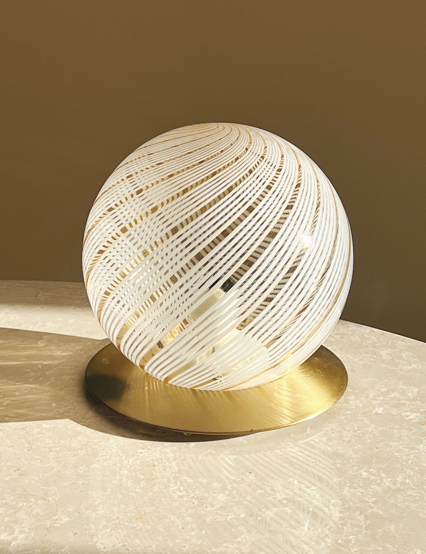 Vintage Murano Swirl Globe bordlampe i rund | H25 cm Murano