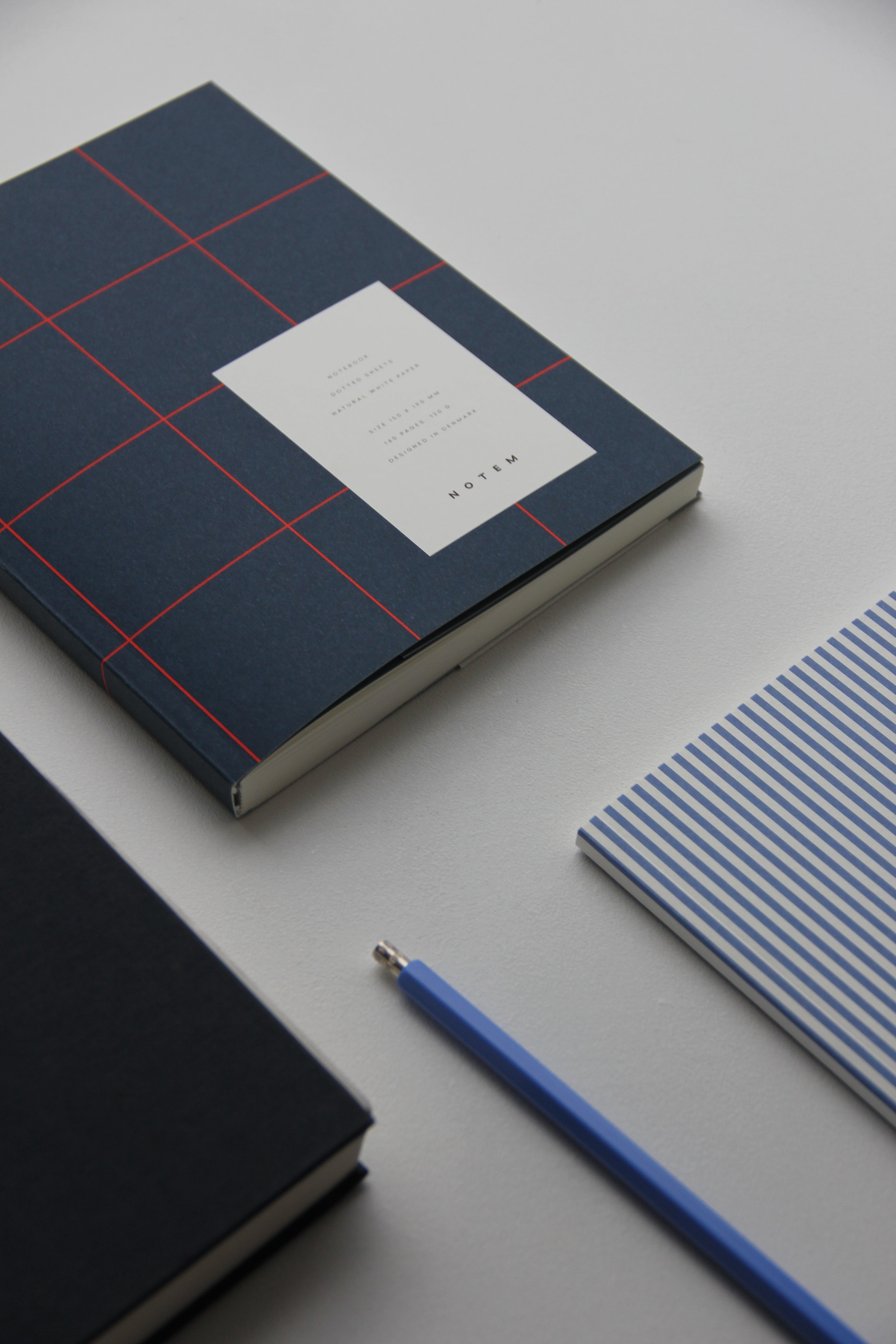 Notem studio, Uma notesbog flat lay, Softcover medium, Dark Blue Notem studio