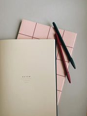 Notem studio, Uma notesbog flat lay, Softcover large, Rose Notem studio