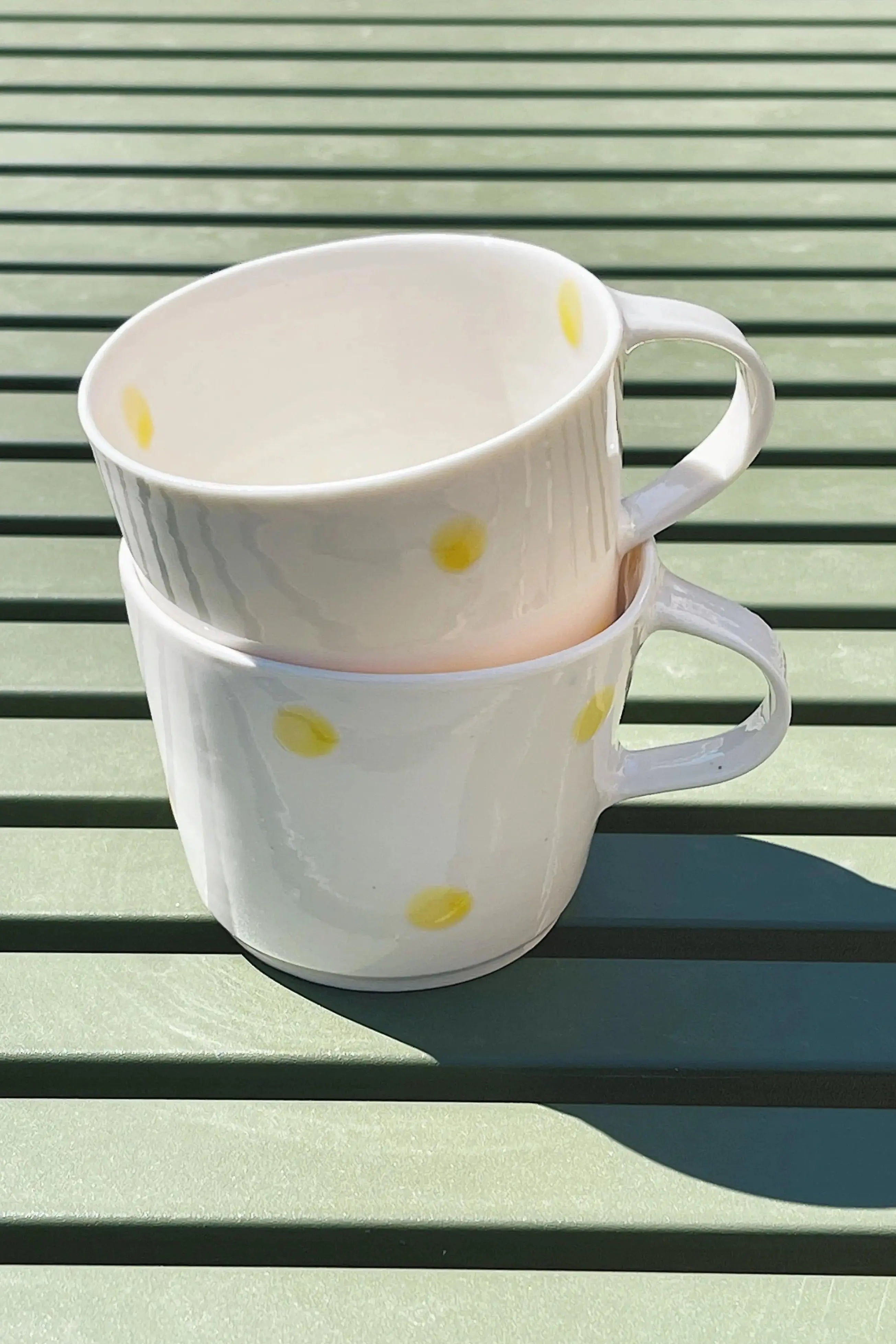 Ann-Louise Roman Hånddrejet Kaffekop | Gule Prikker Ann-Louise Roman