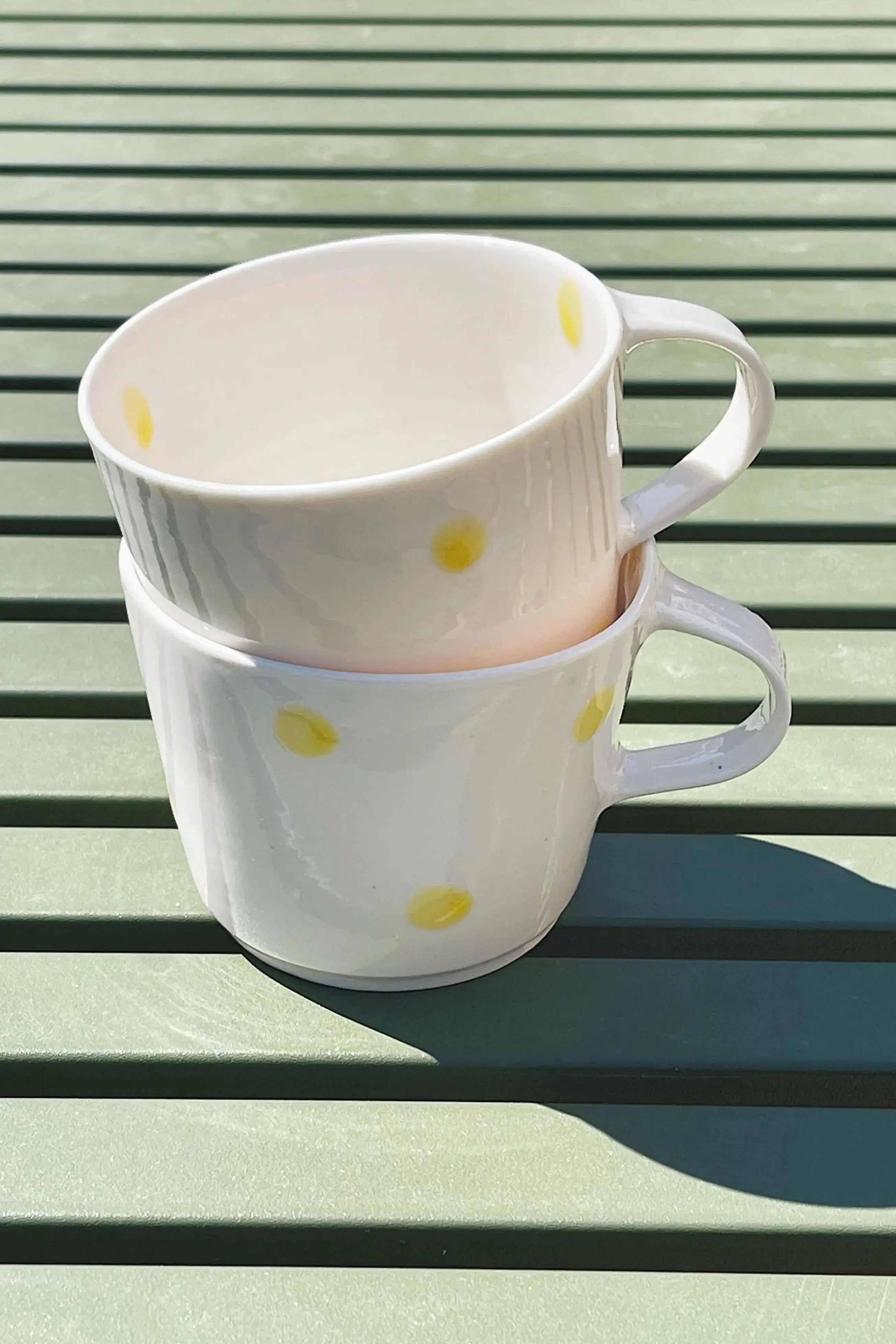 Ann-Louise Roman Hånddrejet Kaffekop | Gule Prikker Ann-Louise Roman