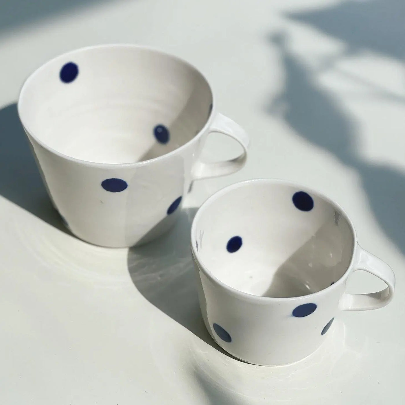 Ann-Louise Roman kop i keramik | Blå Prikker Ann-Louise Roman
