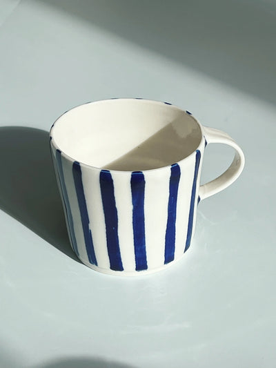 Ann-Louise Roman kop i keramik | Mørkeblå Striber Ann-Louise Roman