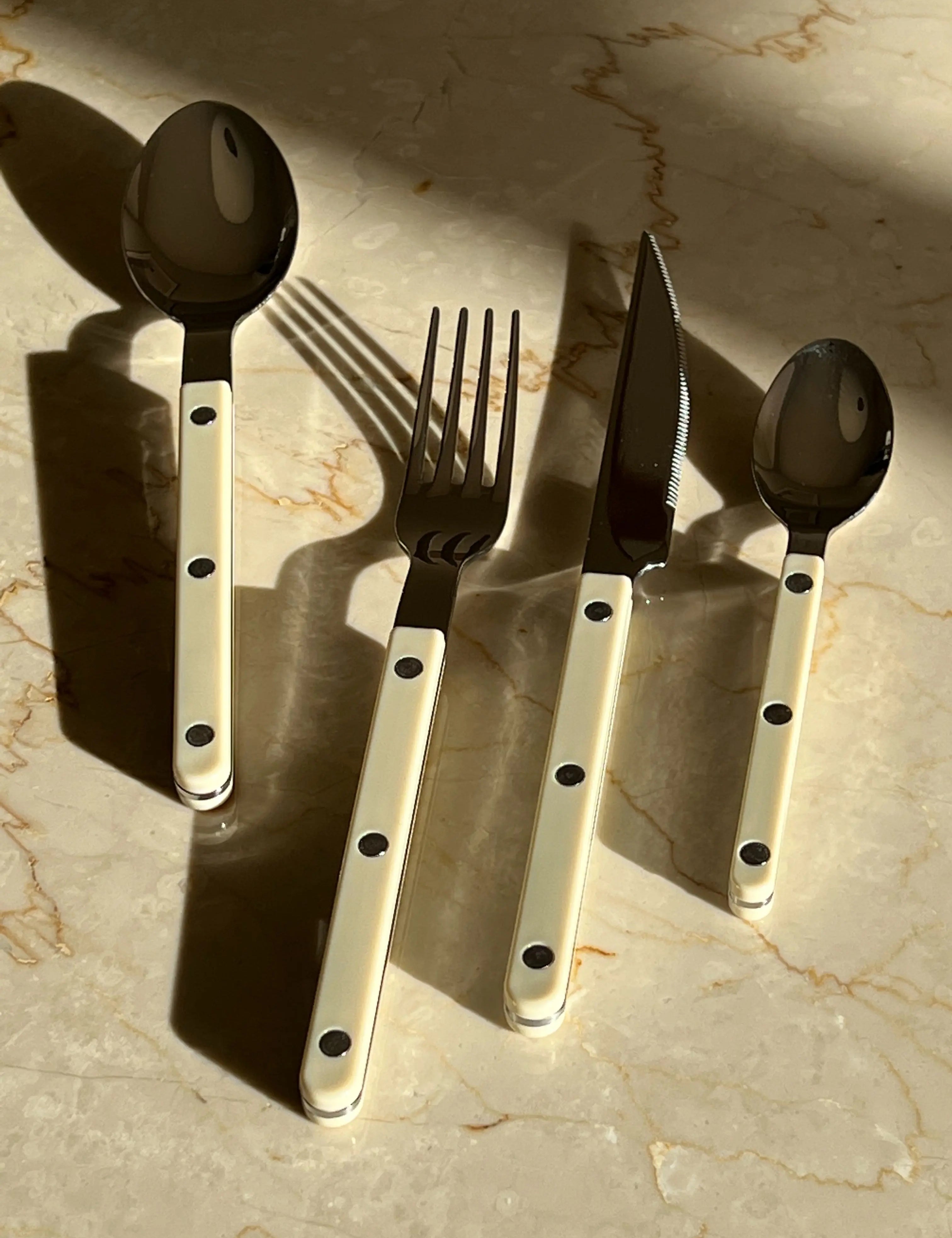 Bistrot Solid Bestiksæt 4 dele | Light kaki Sabre Paris
