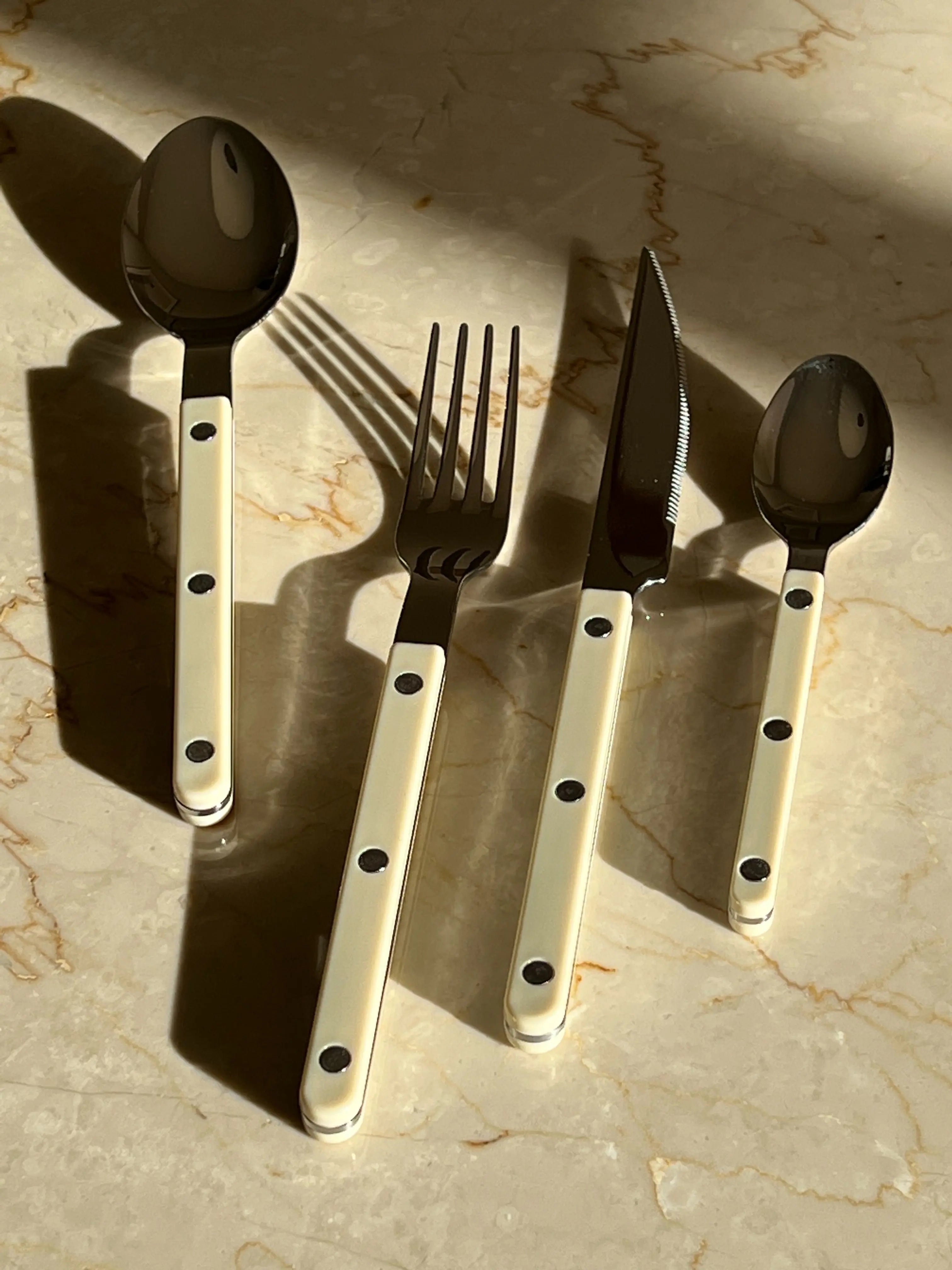 Bistrot Solid Bestiksæt 4 dele | Light kaki Sabre Paris