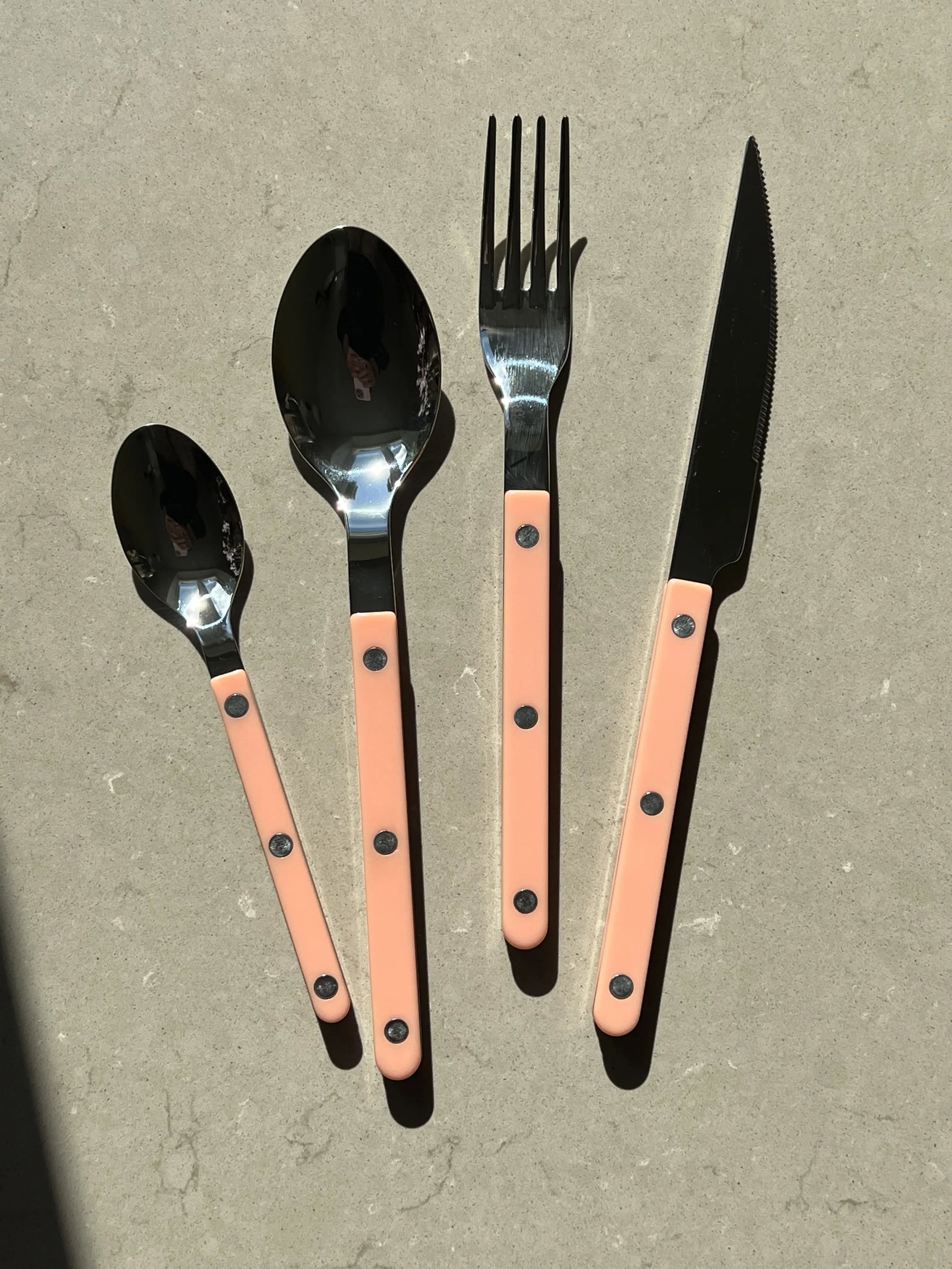Bistrot Solid Bestiksæt 4 dele | Nude Pink (ferskenfarvet) Sabre Paris