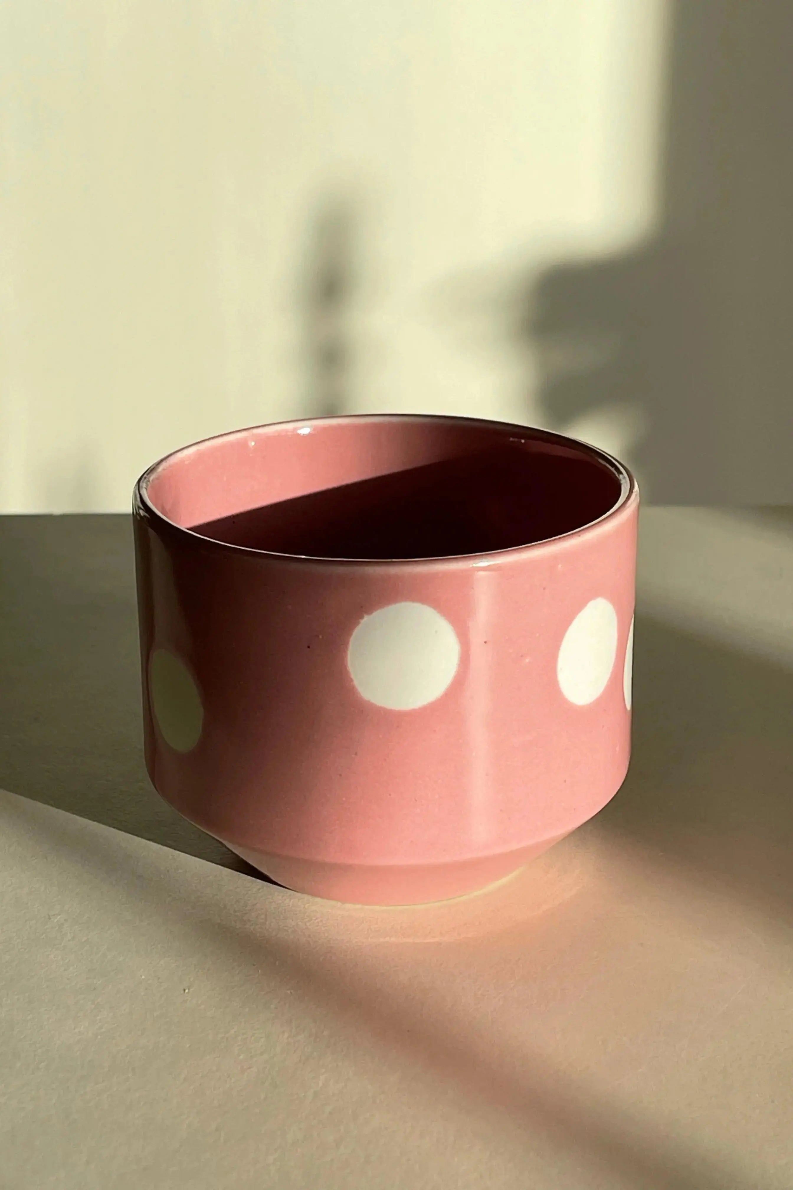 Burnt and Glazed X Studio Hafnia Esther Dot Kop | Pink med hvide prikker Burnt and Glazed