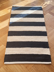 Gulvtæppe i bomuld | Mørkeblå/beige striber 70 x 140 cm Studio Hafnia