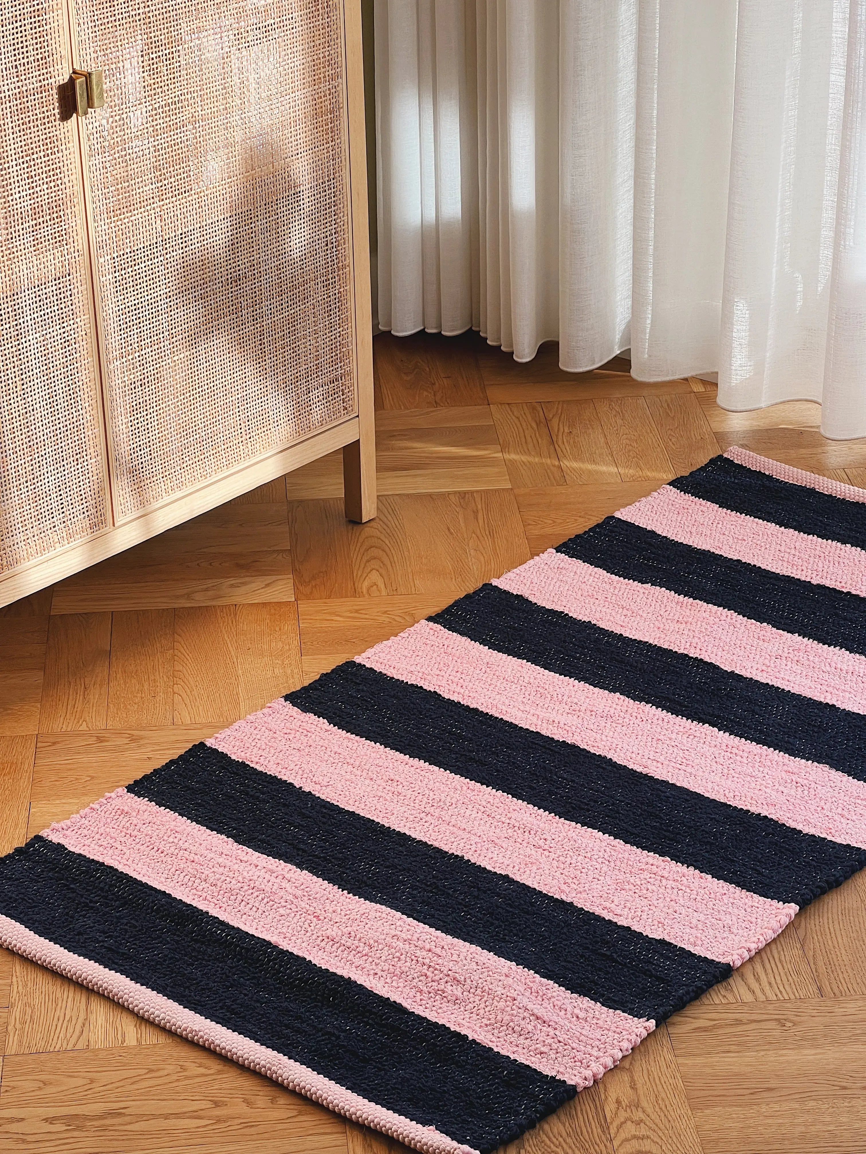 Gulvtæppe i bomuld | Pink/blå striber 70 x 140 cm Studio Hafnia