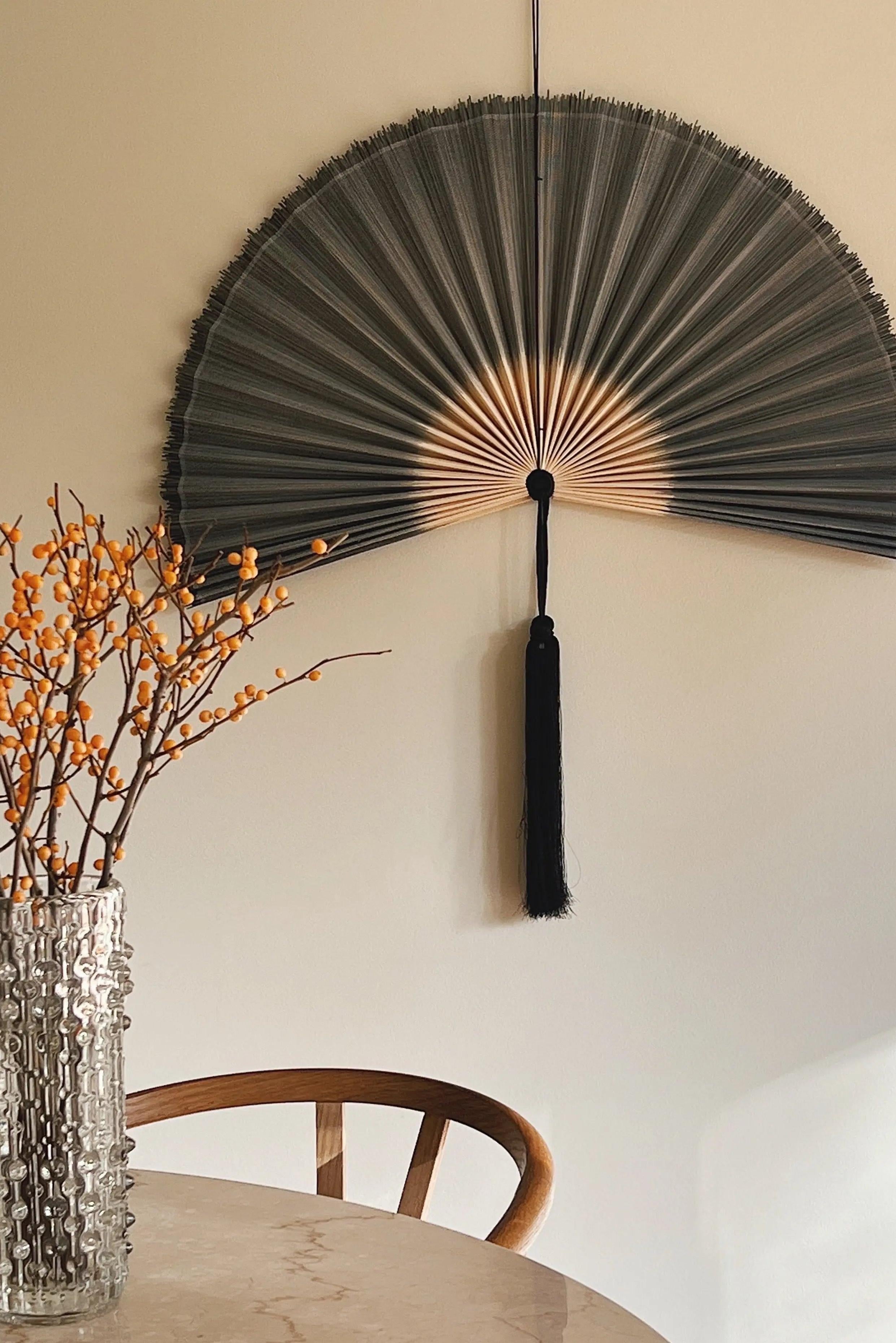 Håndlavet bambusvifte fra Vietnam | Blå/grå og natur - 2 størrelser Studio Hafnia