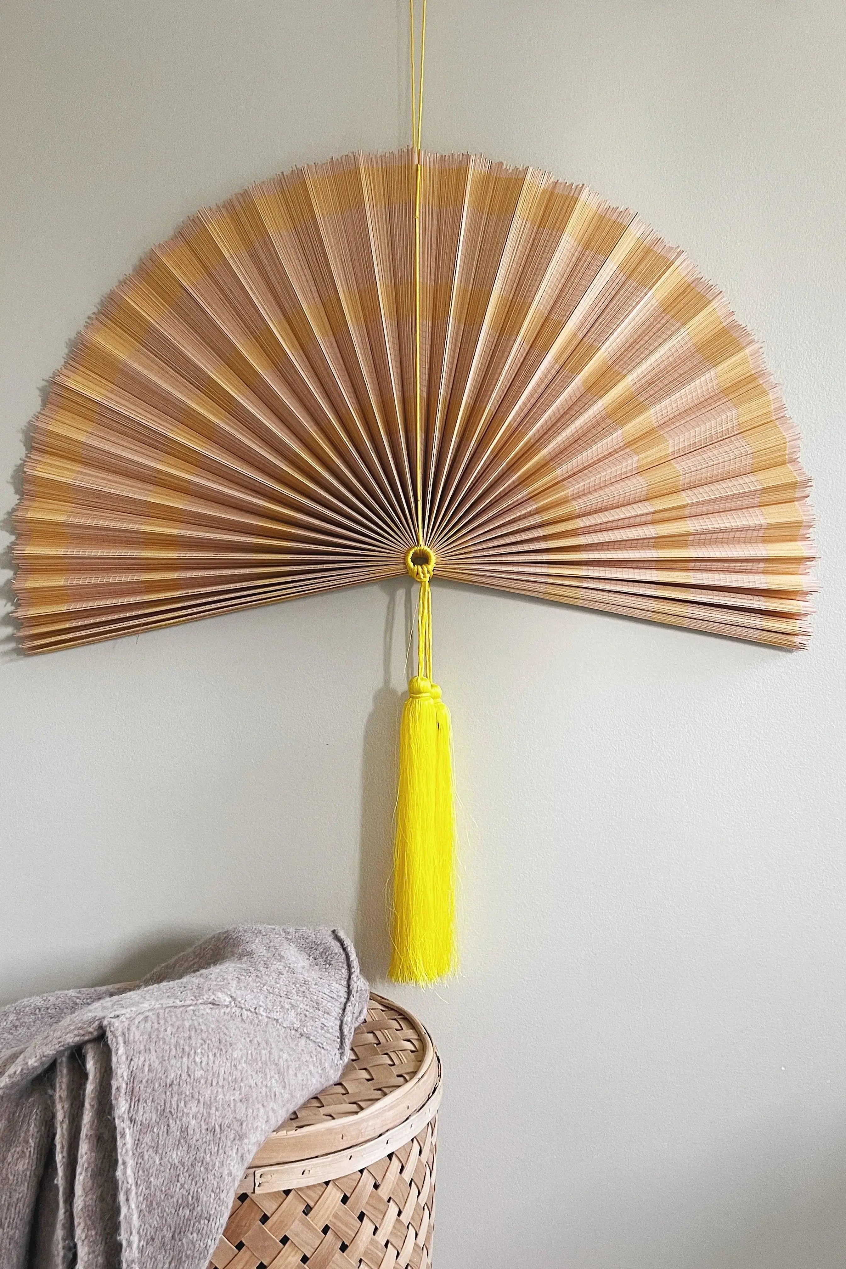 Håndlavet bambusvifte fra Vietnam | Lyserød og gul - 3 størrelser Studio Hafnia