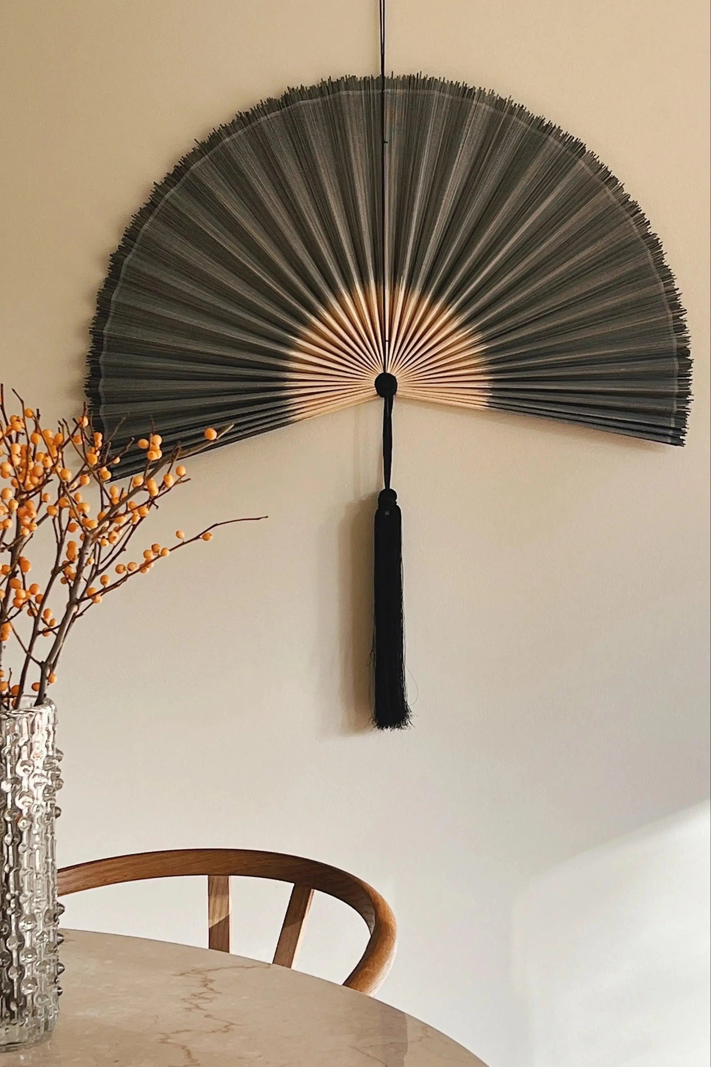 Håndlavet bambusvifte fra Vietnam | Mørkegrå og natur - 3 størrelser Studio Hafnia