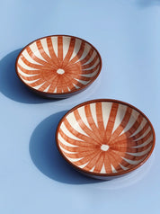 Håndlavet fad med terracotta og hvide striber | Lille Casa Cubista
