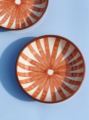 Håndlavet fad med terracotta og hvide striber | Lille Casa Cubista