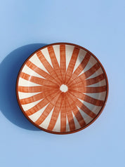 Håndlavet fad med terracotta og hvide striber | Lille Casa Cubista