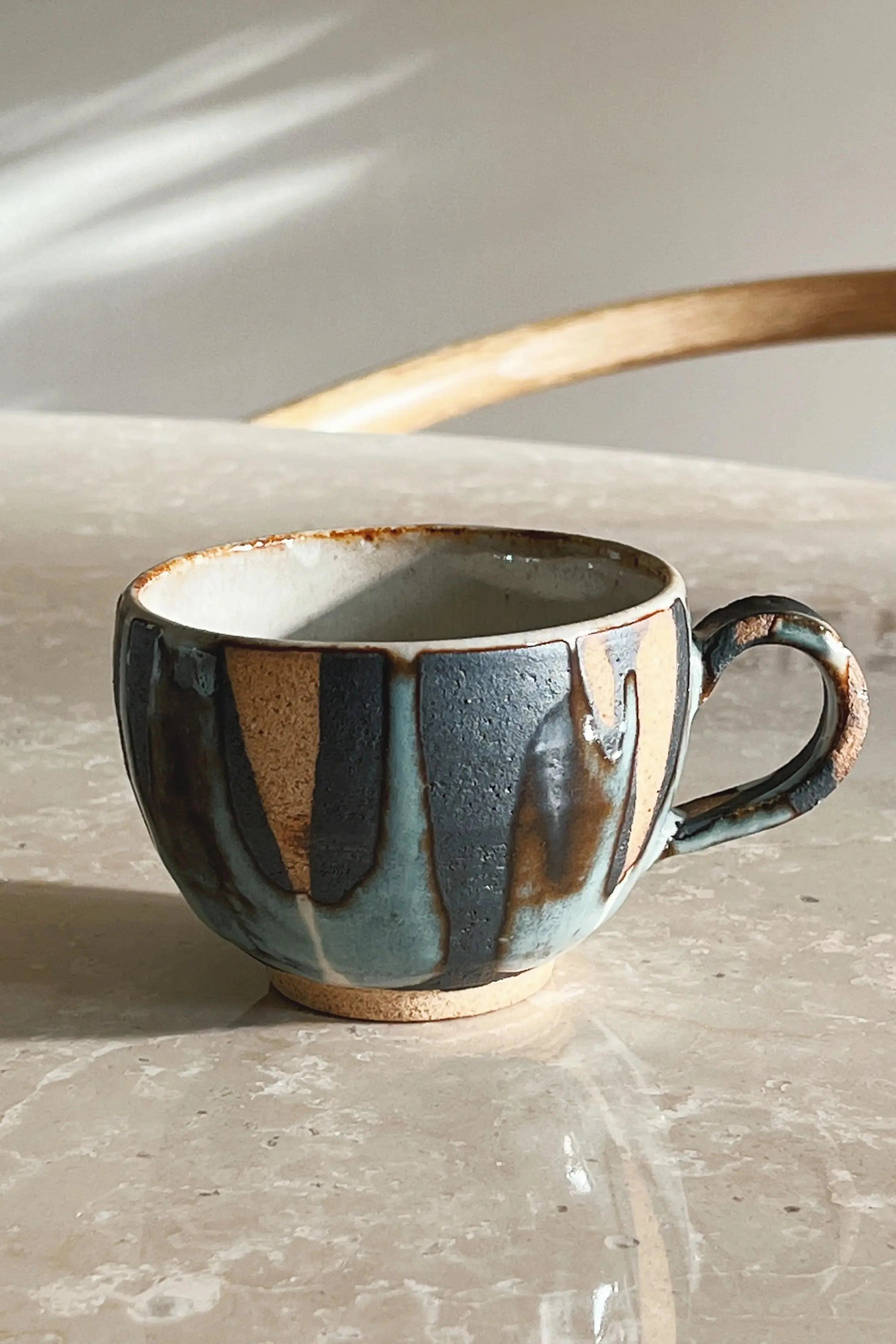 Håndlavet japansk keramik krus – blågrøn, rund model (330 ml) Studio Hafnia