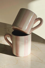 Håndlavet krus med hvide og lyserøde striber Casa Cubista