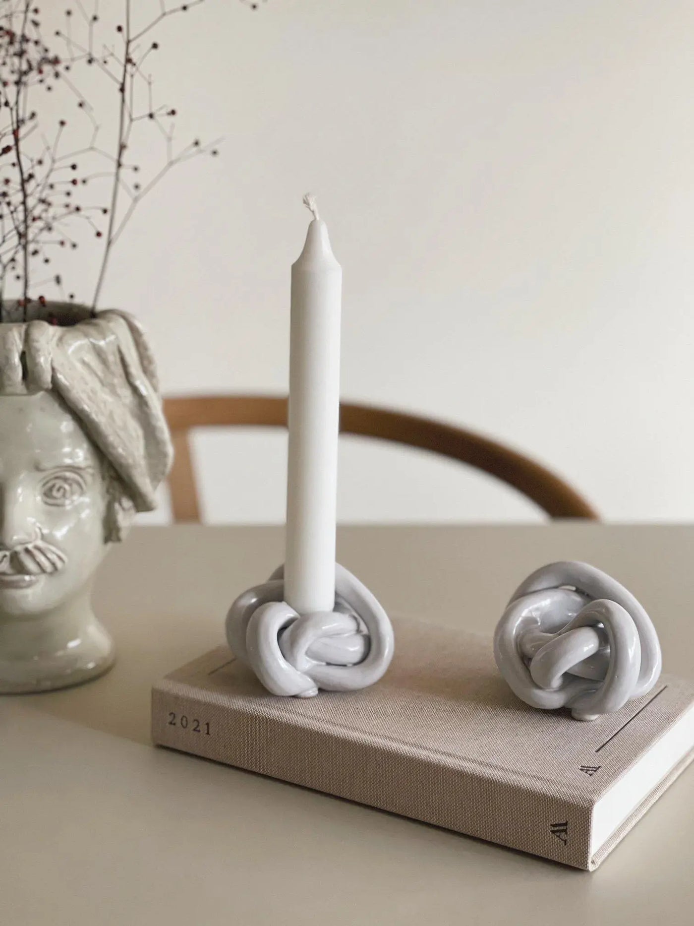 Håndlavet lysestage i keramik fra Anna Wadle  | Hvid Anna Wadle