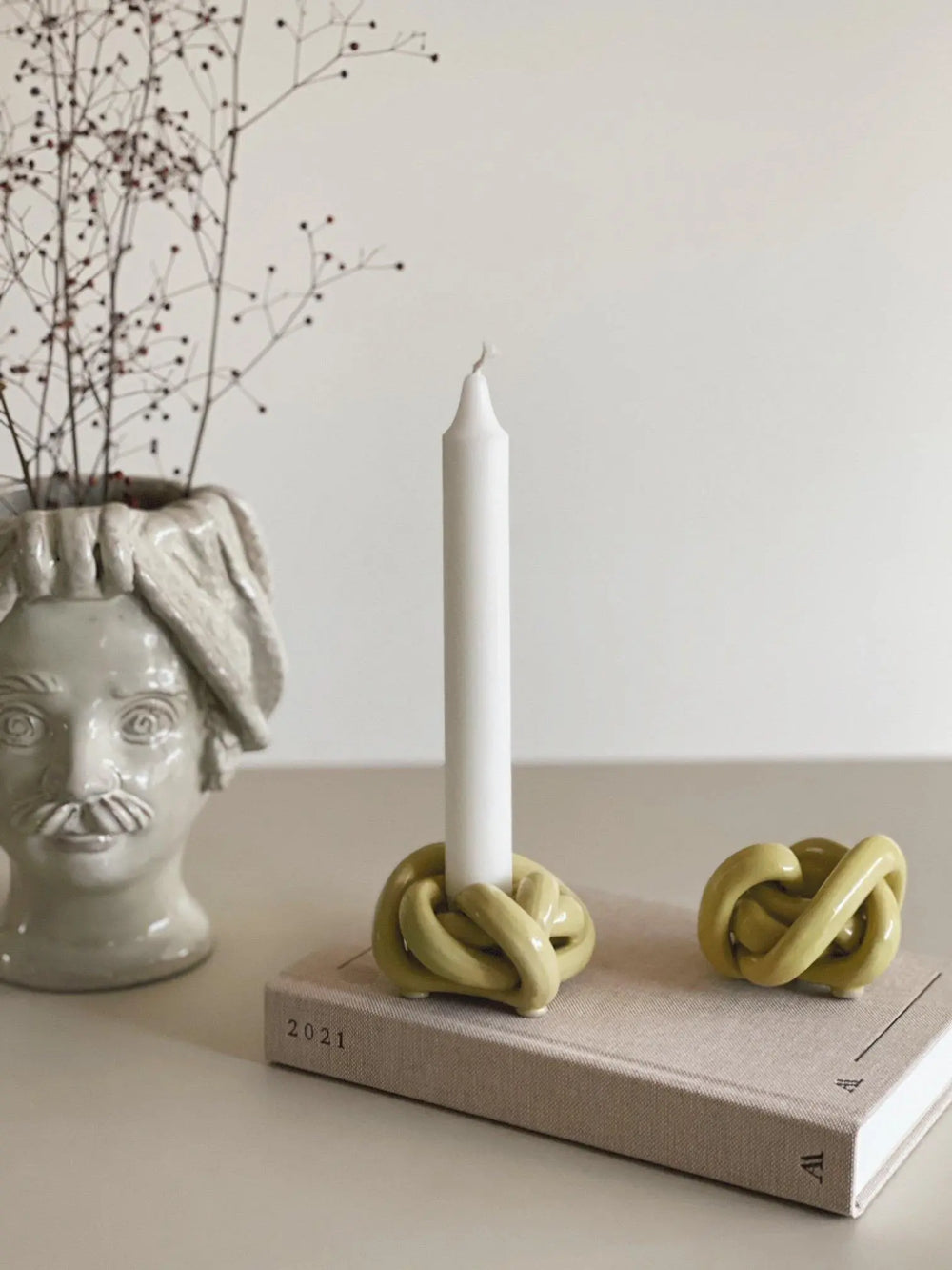 Håndlavet lysestage i keramik fra Anna Wadle | Gul Anna Wadle