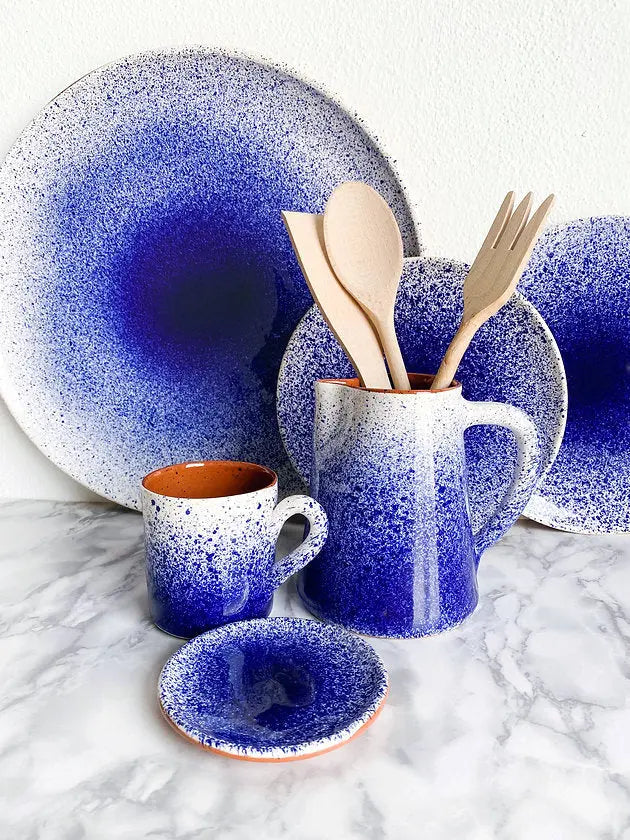 Håndlavet terracotta fad med blå og hvid splash/spray | Stor Casa Cubista