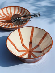 Håndlavet terracotta skål med terracotta og hvide striber Casa Cubista