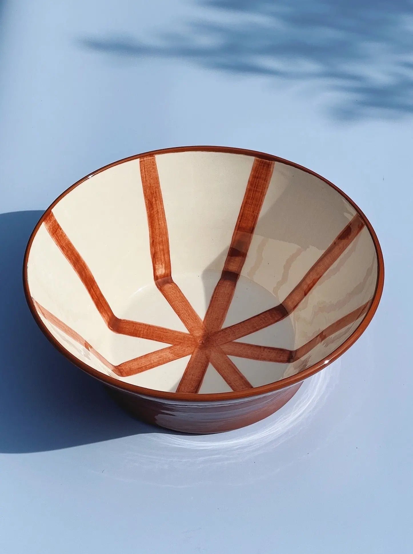 Håndlavet terracotta skål med terracotta og hvide striber Casa Cubista